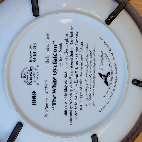 Vintage 1989 The White Gyrafalcon Collectible Plate Wood Round Frame - Picture 6 of 8